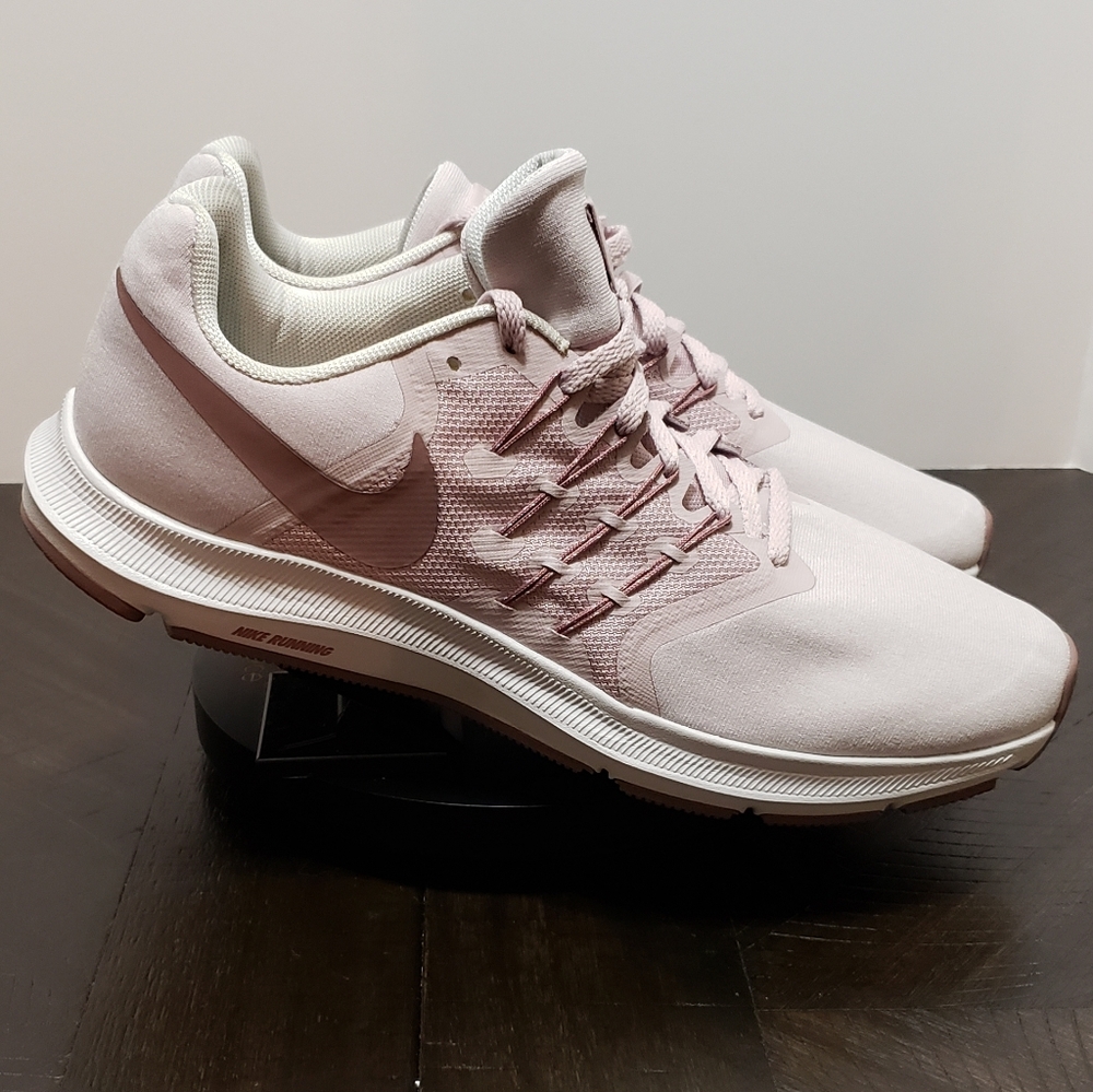 *NEW* Nike Run Swift women's 9.5